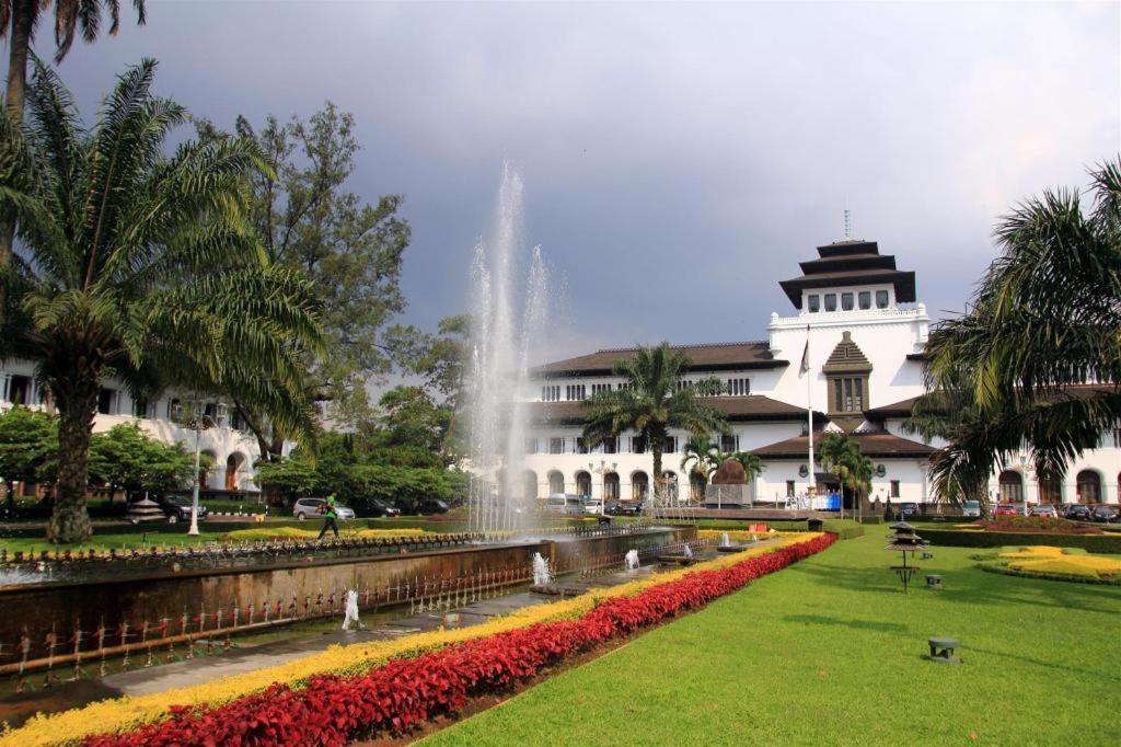 Verona Palace Hotel Bandung Exterior foto